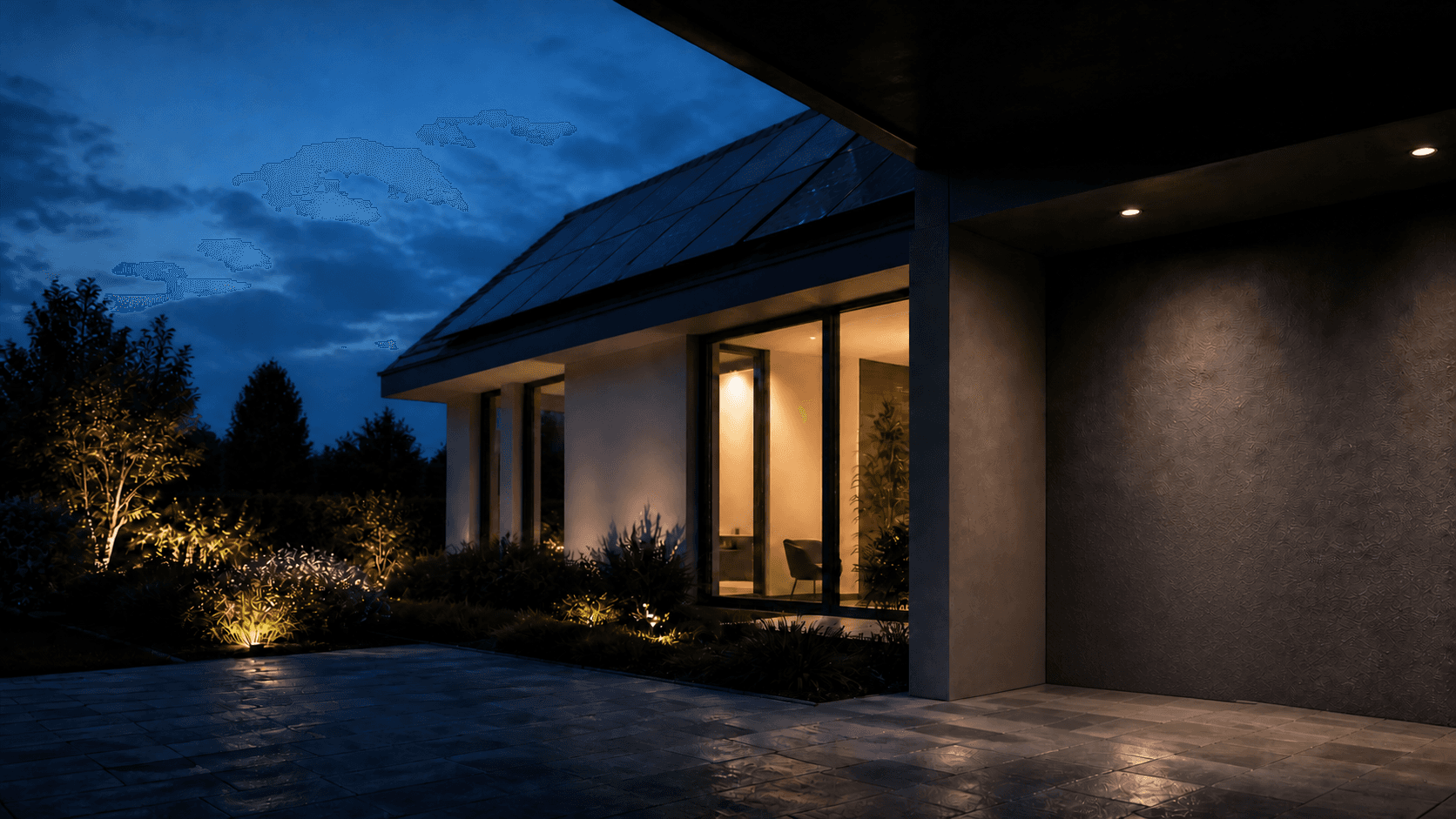 Modernes Wohnhaus mit Photovoltaik bei Abendlicht